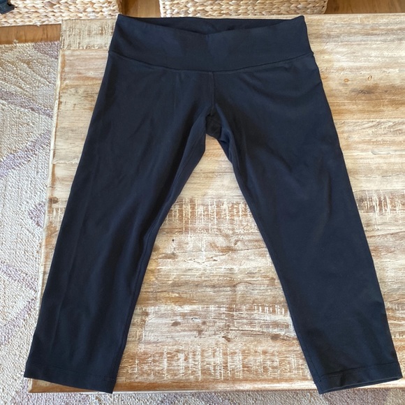 Lululemon crop legging. - Picture 2 of 7